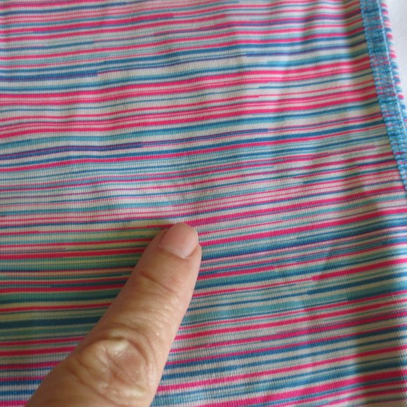 4/$14 Under Armour Girls Fitted Athletic Capris White Blue Pink Size M - Picture 5 of 6